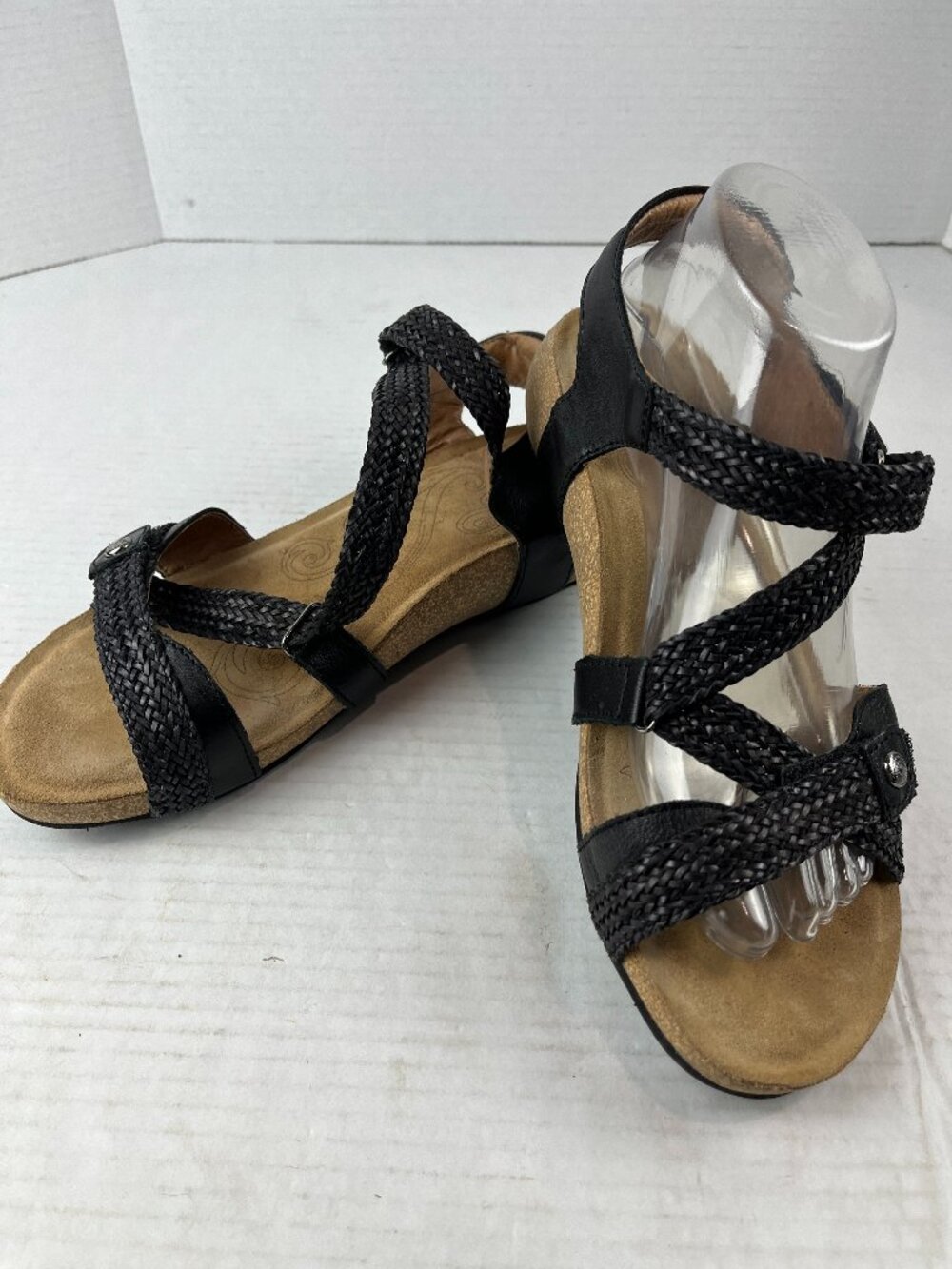 Womens black leather strappy, adjustable comfort sandals, Size 9-9.5 US, 39 EU
